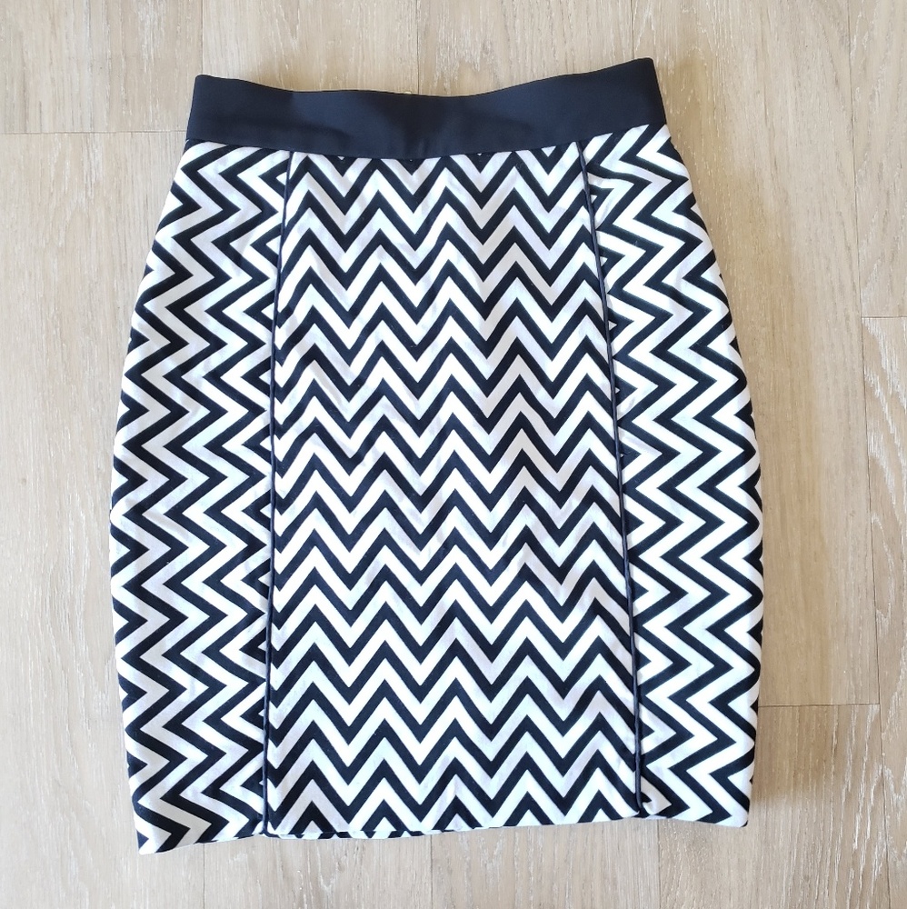 H&M Black and White Chevron Skirt